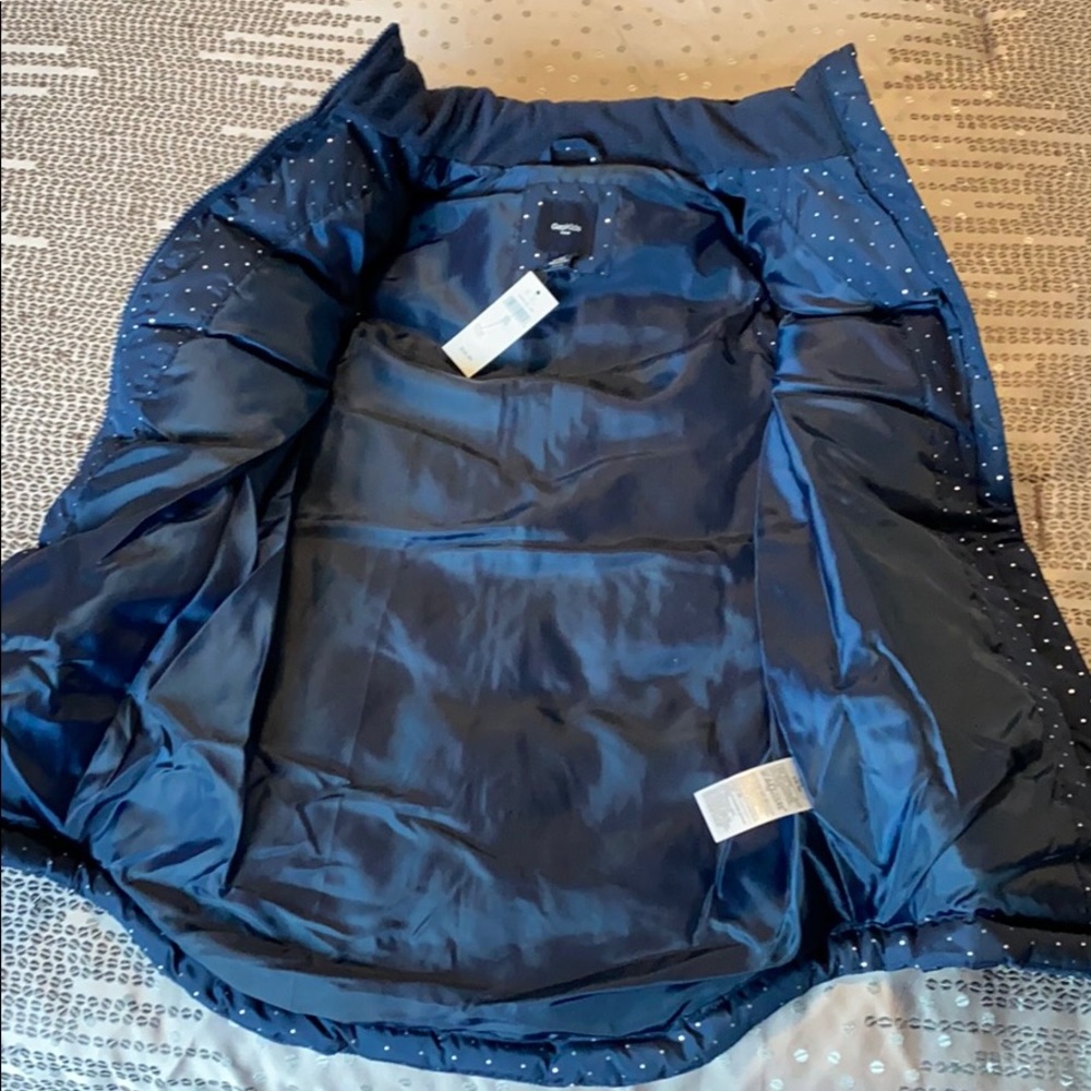 Gap Kids Down Filled Puffer Vest in Navy Blue Dot - Picture 6 of 7